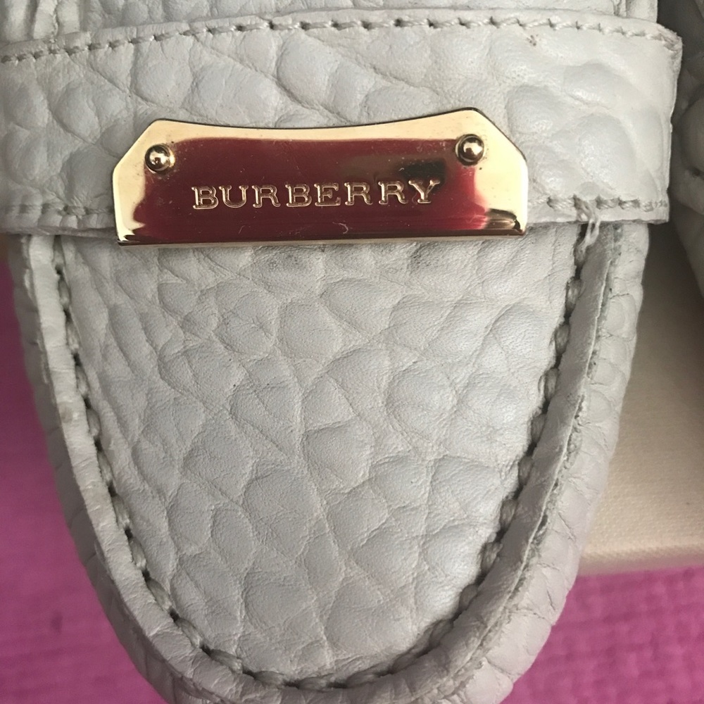 Burberry Heritage Coarse Grain Flats